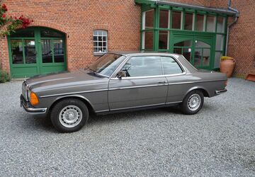 Mercedes-Benz 230 151.563 km 24.900 &euro; Steinbergkirche 24972